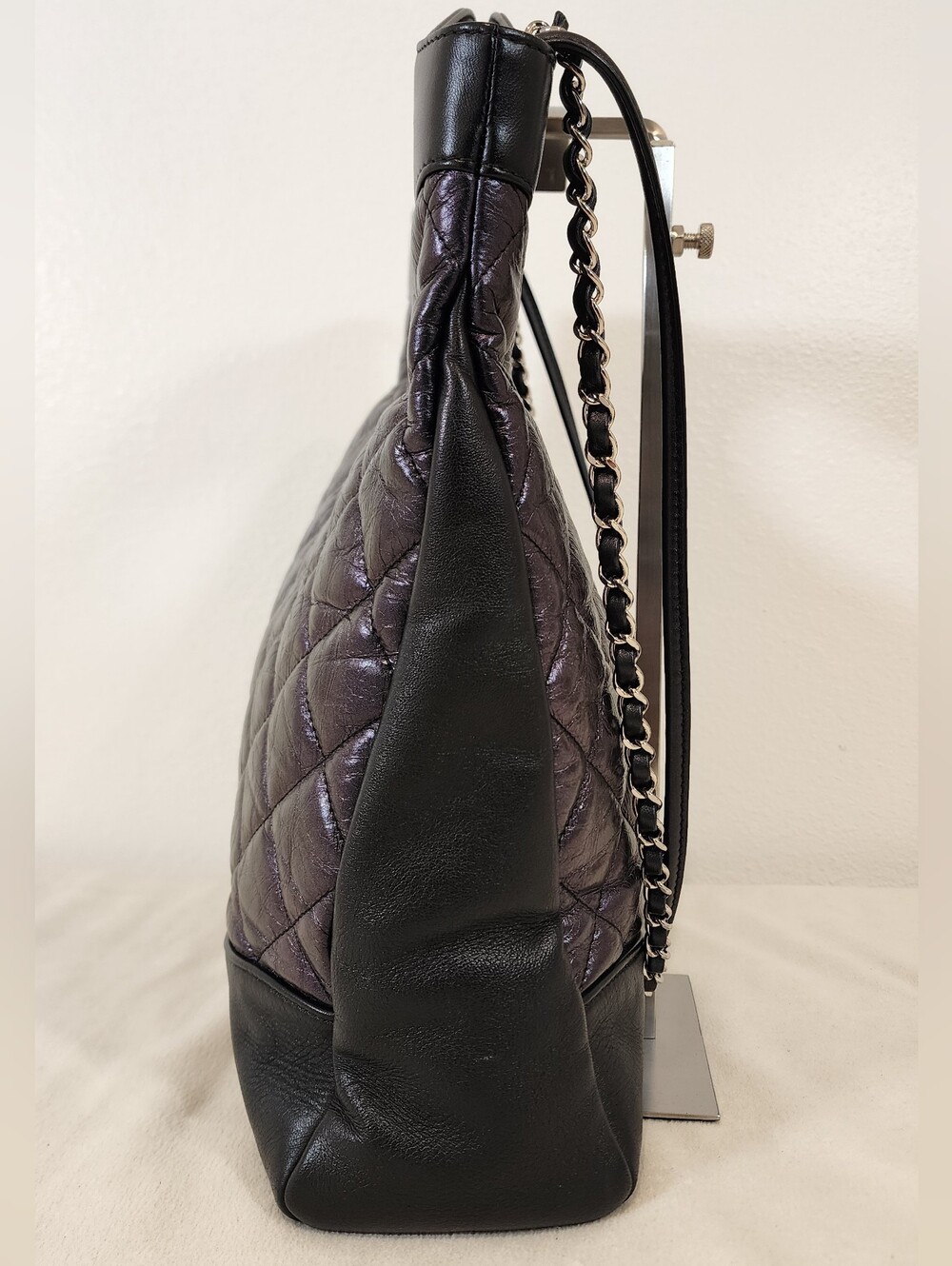 Chanel 31 Crinkled Calfskin Iridescent 2 Way - Picture 3 of 16